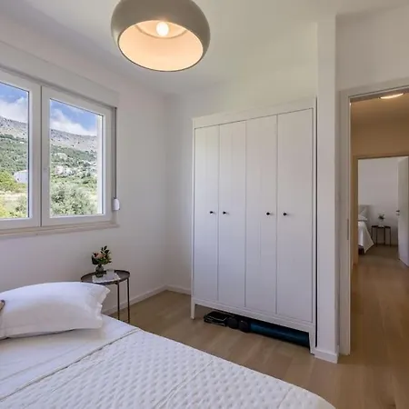 Sal Mare - Luxury And Elegant Family * Podstrana
