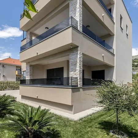 Sal Mare - Luxury And Elegant Family Podstrana